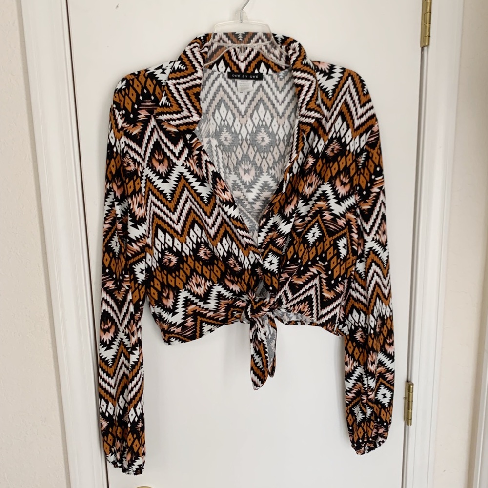 Boutique boho half top size L